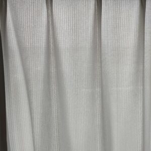 UVカットフィルム有りのレースカーテンの色